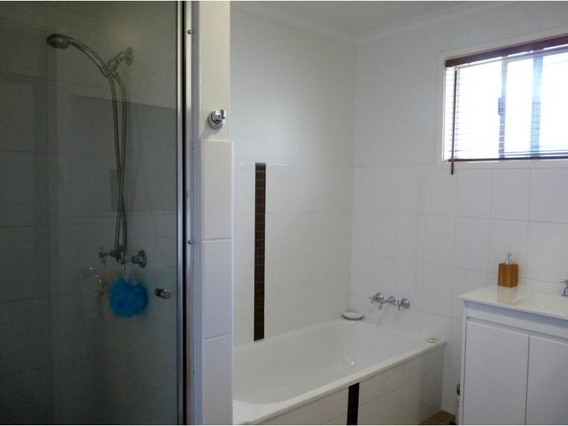 10 Swains Court, Boyne Island QLD 4680