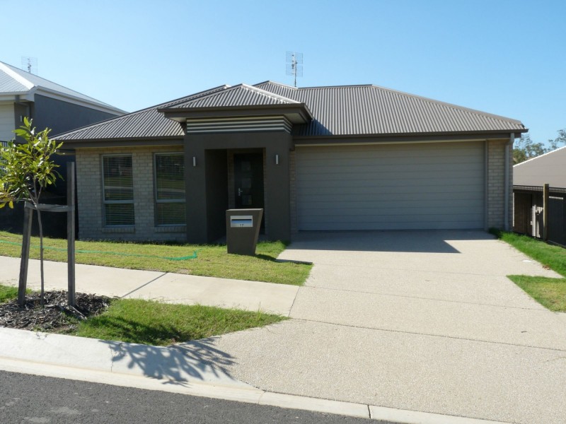 17 Jardine Crescent, Boyne Island QLD 4680