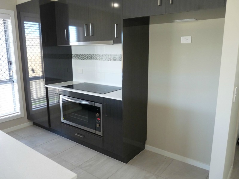 17 Jardine Crescent, Boyne Island QLD 4680