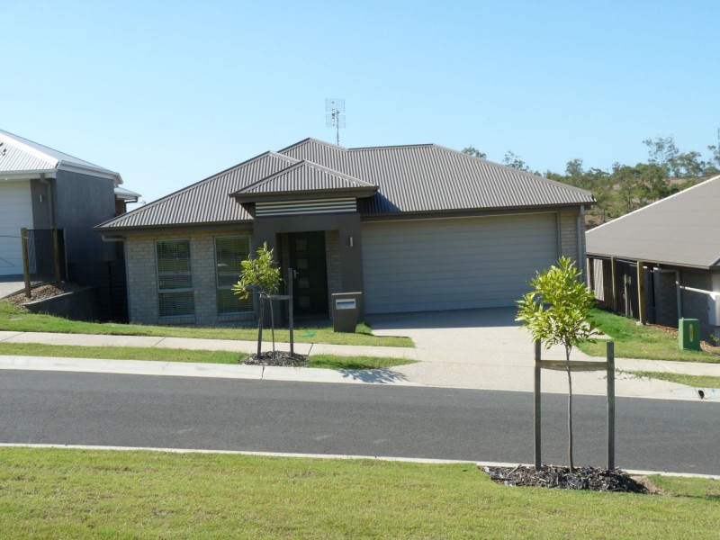 17 Jardine Crescent, Boyne Island QLD 4680