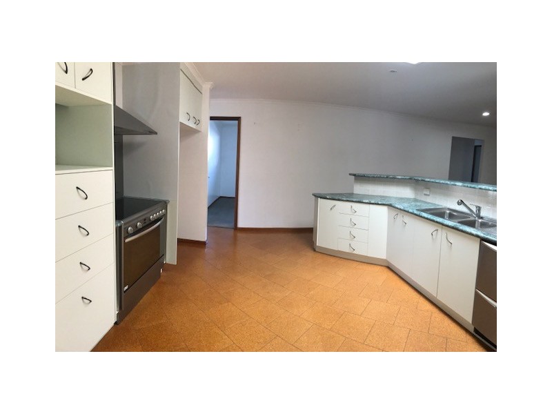 6 Kirrang Pl, Boyne Island QLD 4680