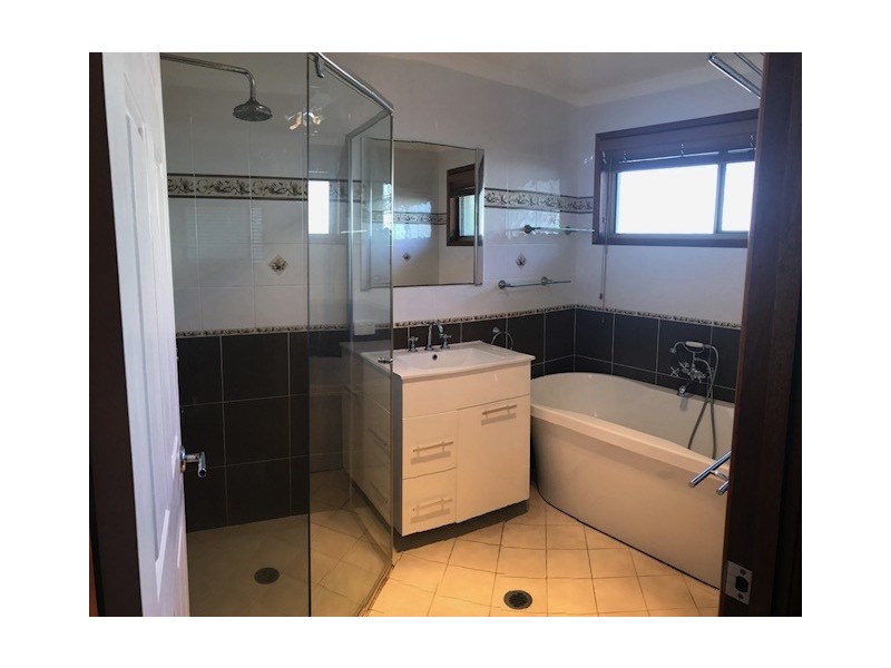 6 Kirrang Pl, Boyne Island QLD 4680