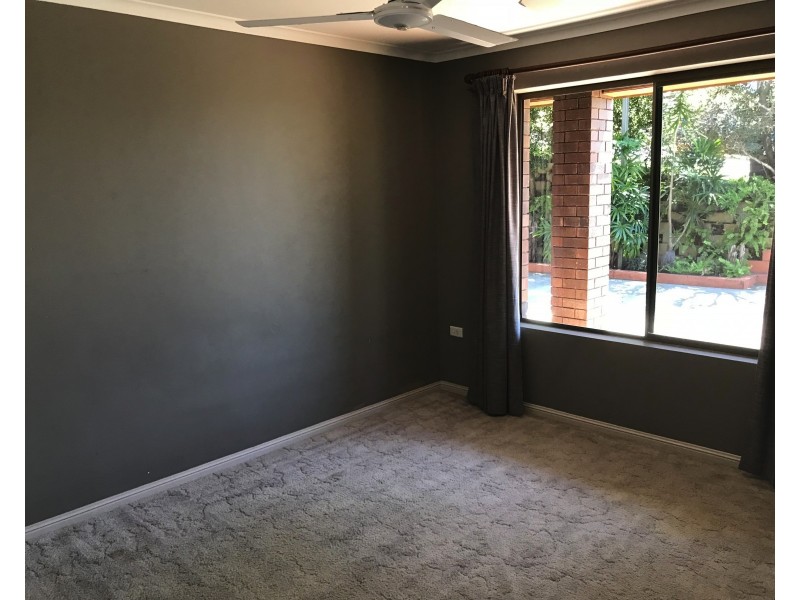 15 Sayre Crescent, Boyne Island QLD 4680