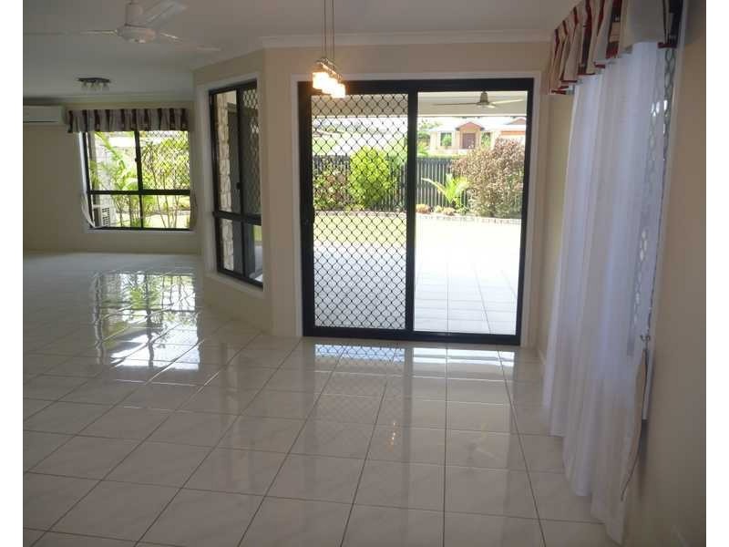 4 Jeana Close, Boyne Island QLD 4680