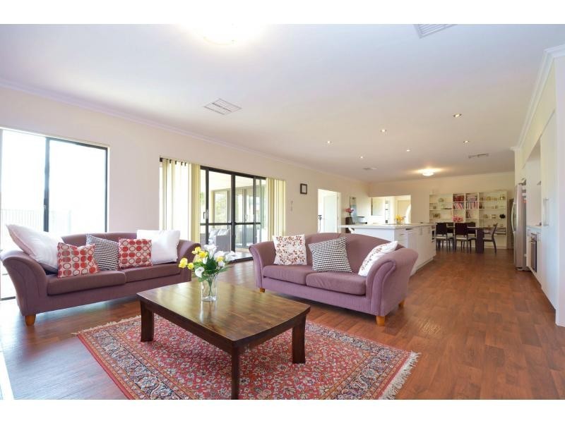 5 Carnaby Way, Harrisdale WA 6112