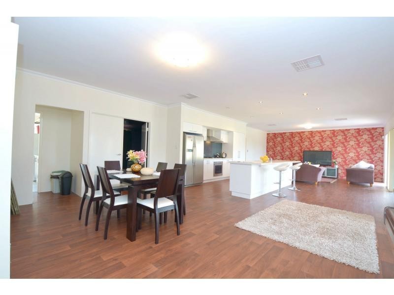 5 Carnaby Way, Harrisdale WA 6112