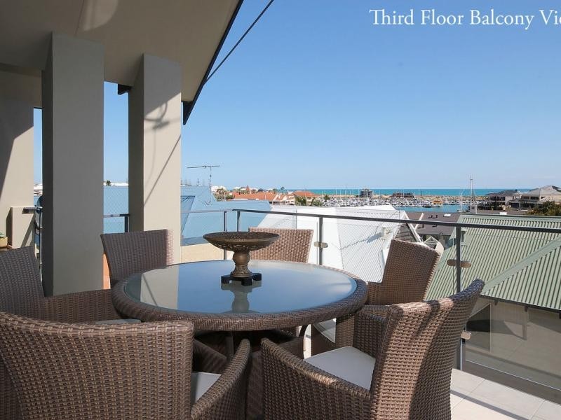 27 Toulon Circle, Mindarie WA 6030