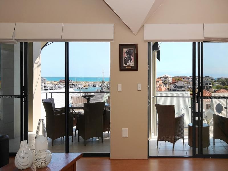 27 Toulon Circle, Mindarie WA 6030