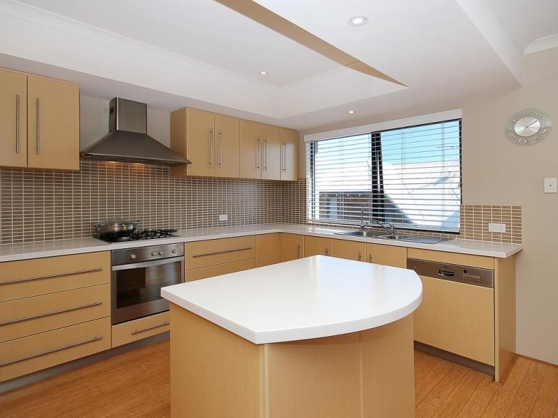 27 Toulon Circle, Mindarie WA 6030