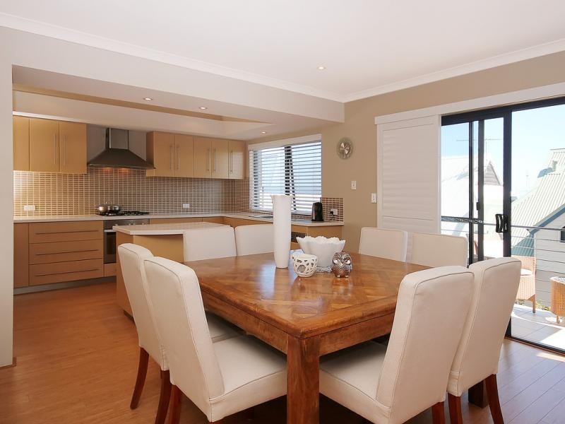 27 Toulon Circle, Mindarie WA 6030
