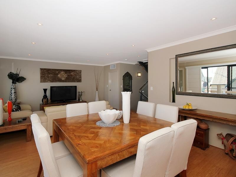 27 Toulon Circle, Mindarie WA 6030