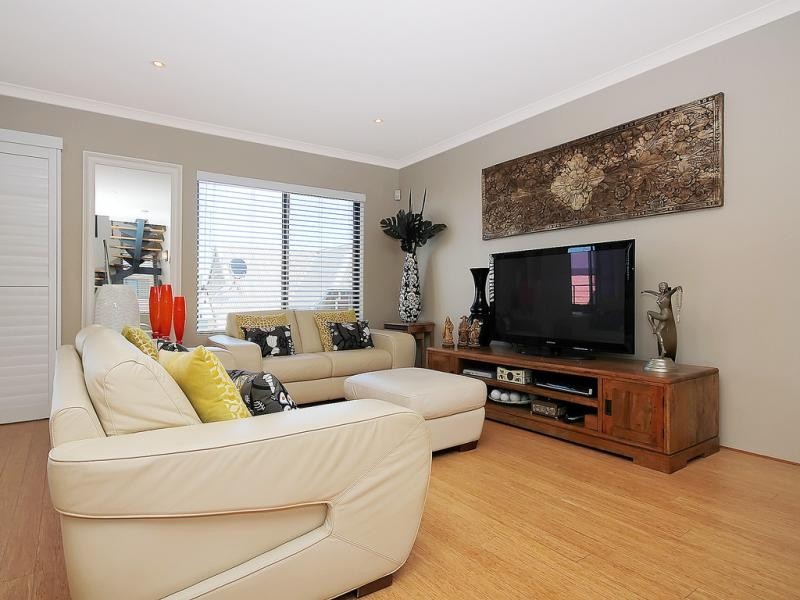 27 Toulon Circle, Mindarie WA 6030