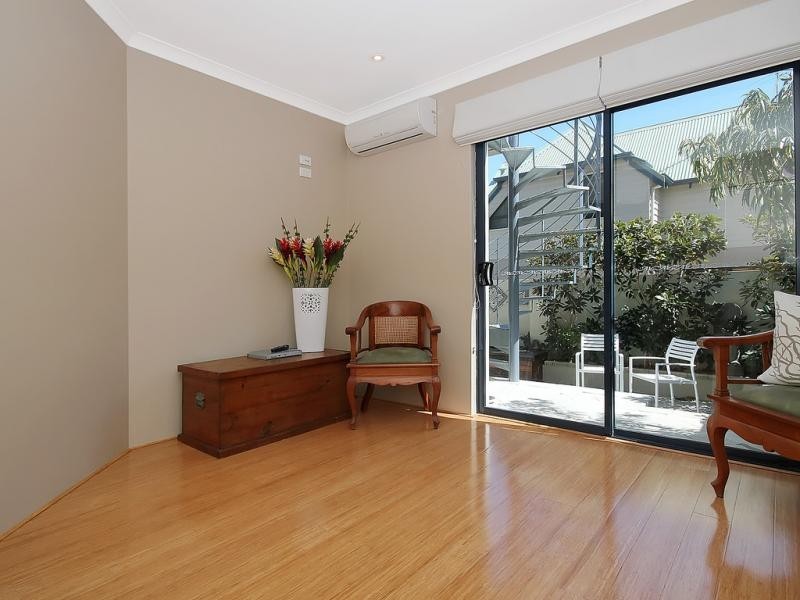 27 Toulon Circle, Mindarie WA 6030