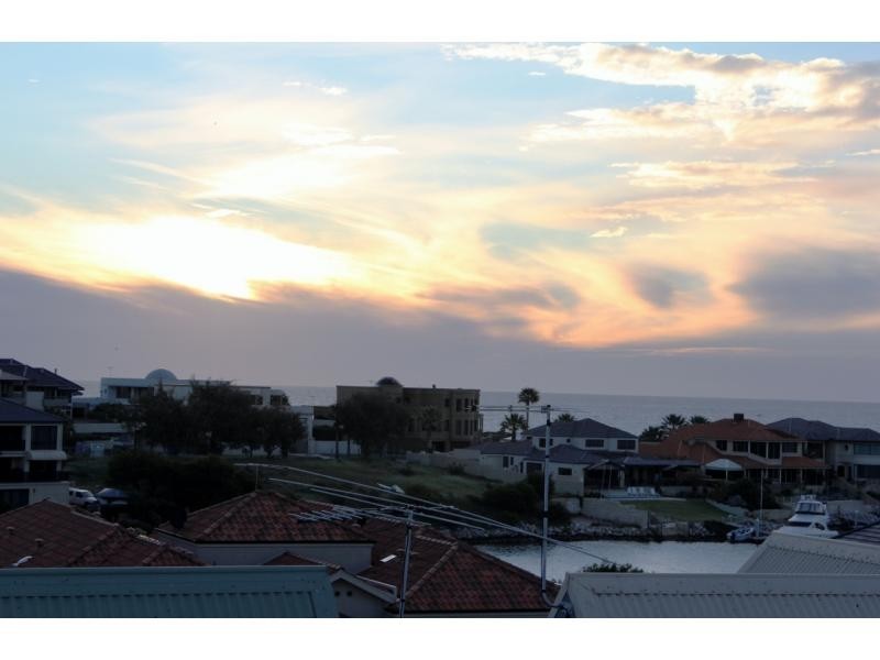 27 Toulon Circle, Mindarie WA 6030