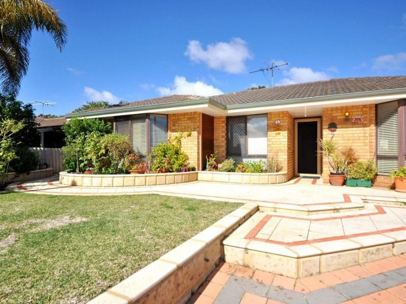 18 Brookland Crescent, Marangaroo WA 6064