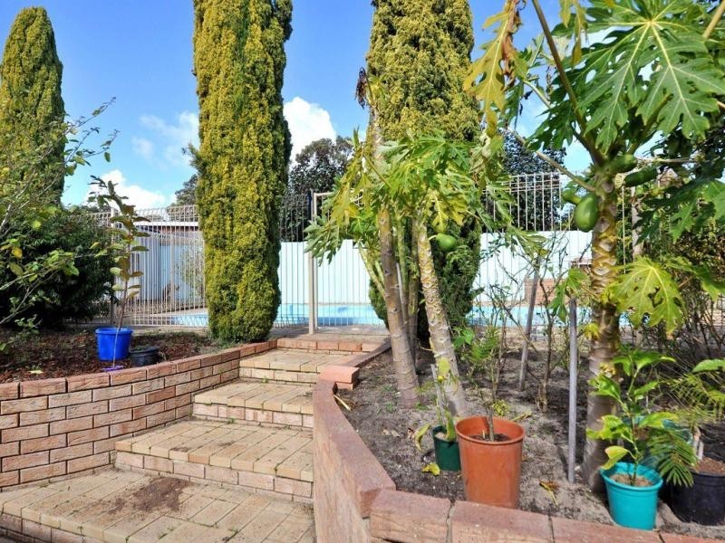 18 Brookland Crescent, Marangaroo WA 6064