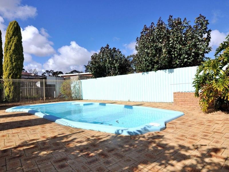 18 Brookland Crescent, Marangaroo WA 6064