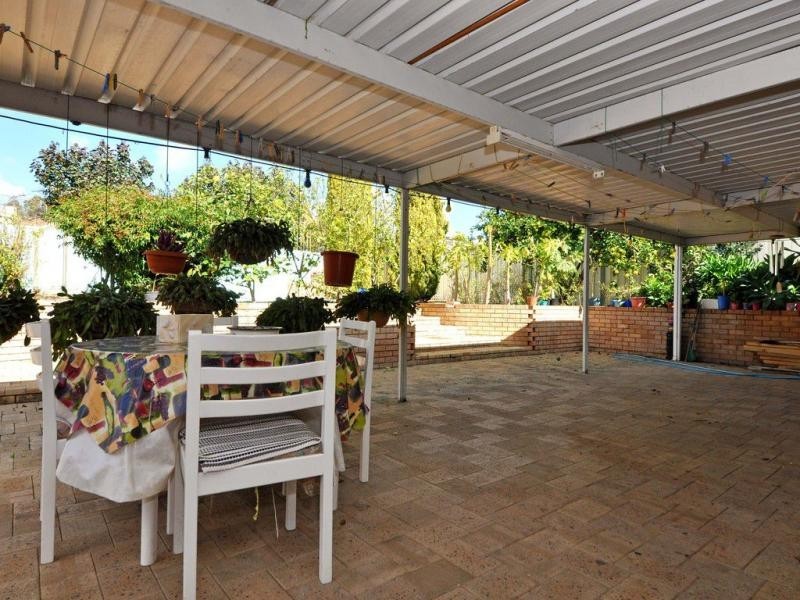 18 Brookland Crescent, Marangaroo WA 6064