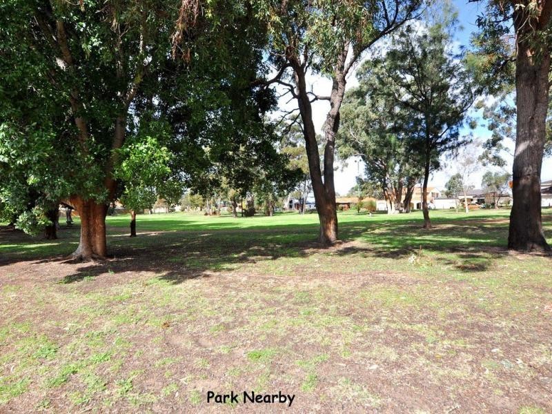 18 Brookland Crescent, Marangaroo WA 6064