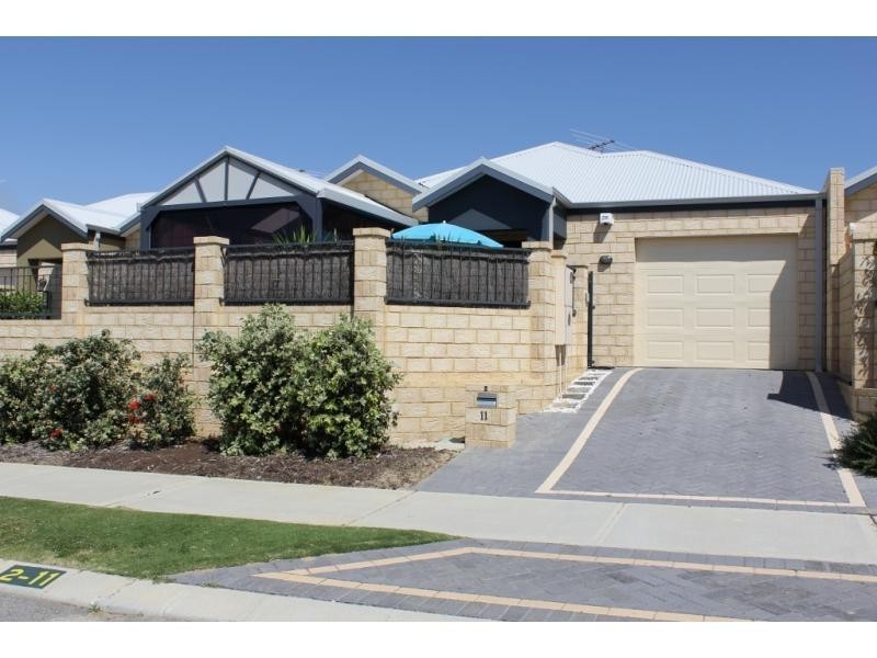 Villa 2/11 Olivedale Road, Madeley WA 6065