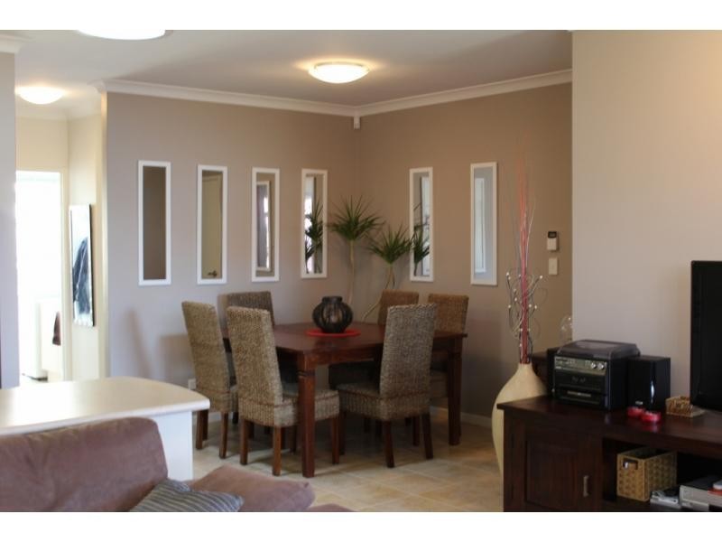 Villa 2/11 Olivedale Road, Madeley WA 6065