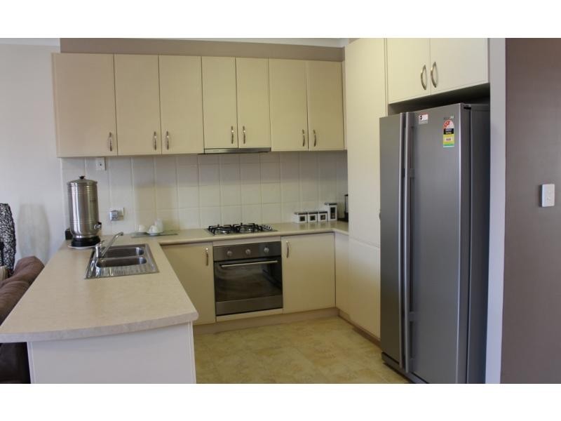 Villa 2/11 Olivedale Road, Madeley WA 6065