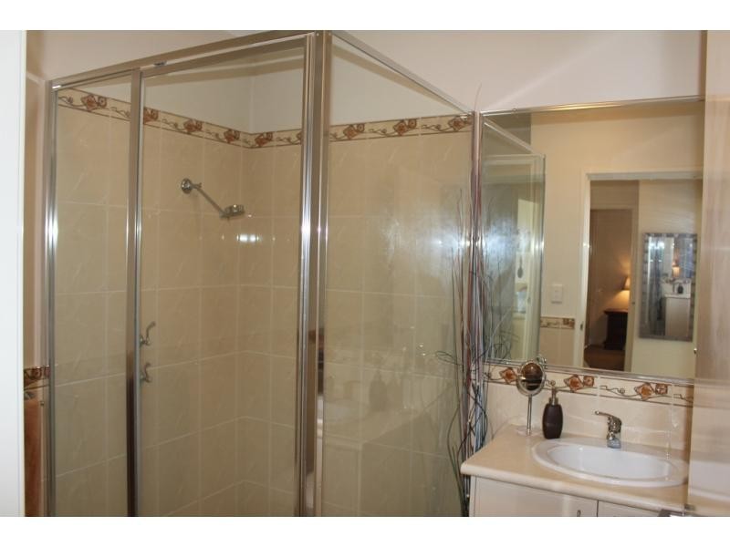 Villa 2/11 Olivedale Road, Madeley WA 6065