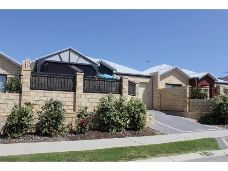 Villa 2/11 Olivedale Road, Madeley WA 6065