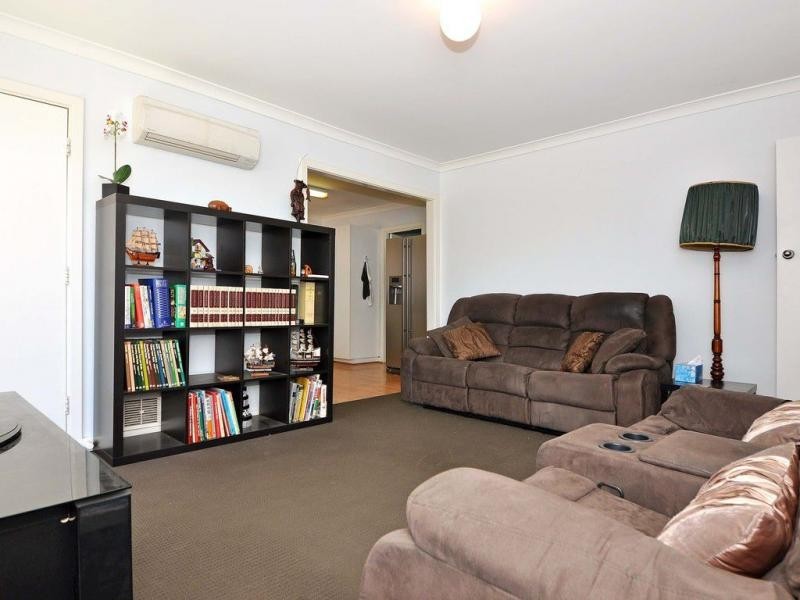 1/17 Westbrook Way, Girrawheen WA 6064