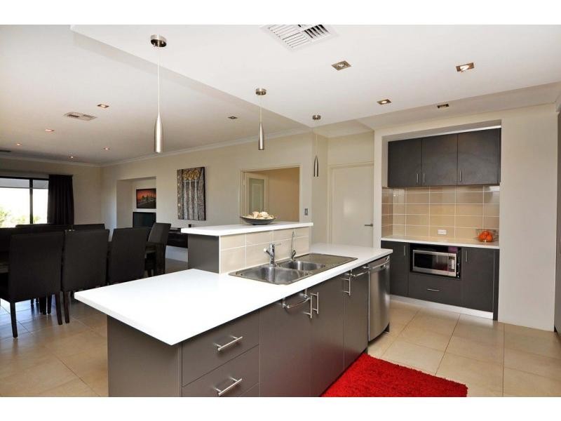 5 Belcastro Way, Madeley WA 6065