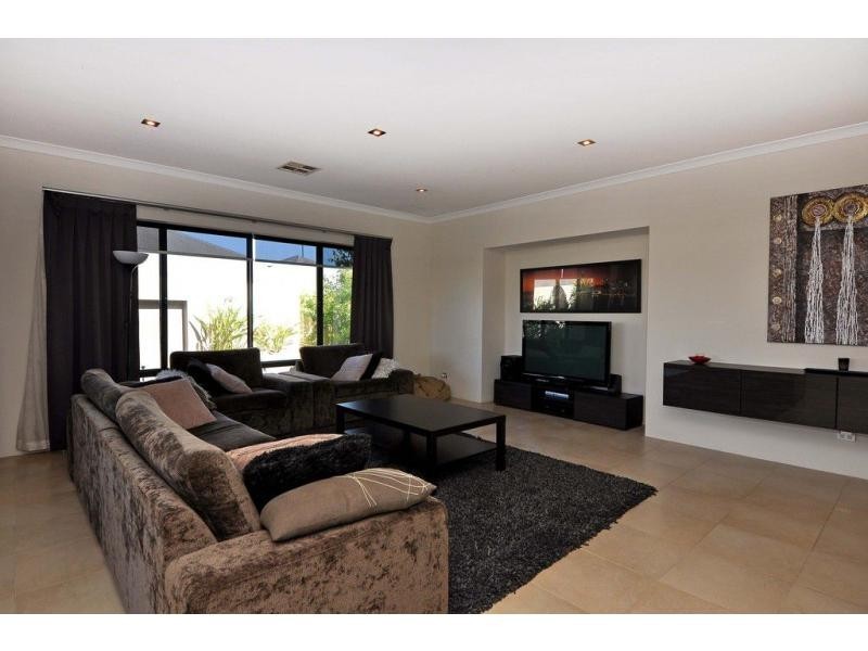 5 Belcastro Way, Madeley WA 6065