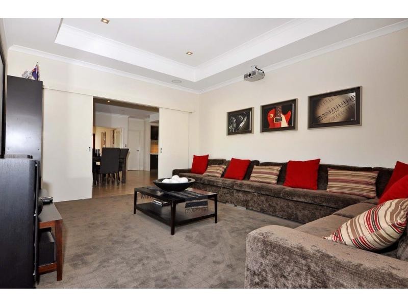 5 Belcastro Way, Madeley WA 6065