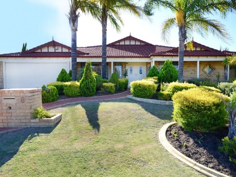 8 Greenoak Place, Woodvale WA 6026