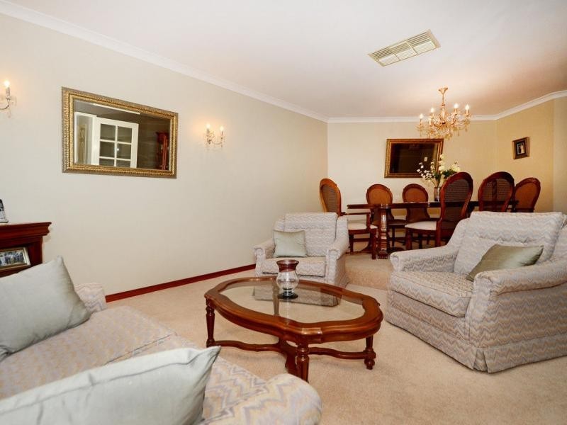 8 Greenoak Place, Woodvale WA 6026