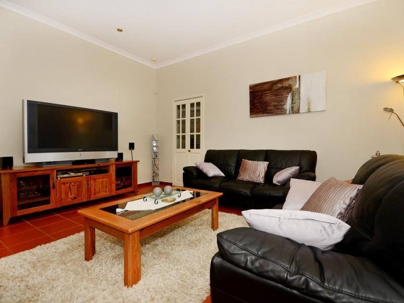 8 Greenoak Place, Woodvale WA 6026