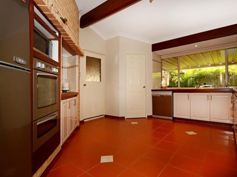 8 Greenoak Place, Woodvale WA 6026