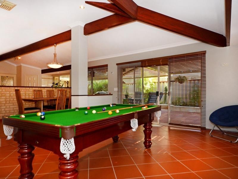 8 Greenoak Place, Woodvale WA 6026