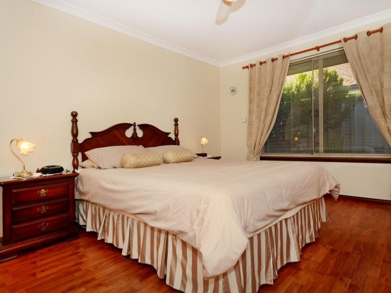 8 Greenoak Place, Woodvale WA 6026