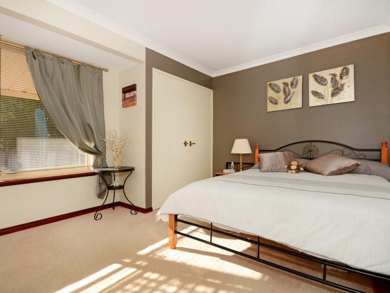 8 Greenoak Place, Woodvale WA 6026