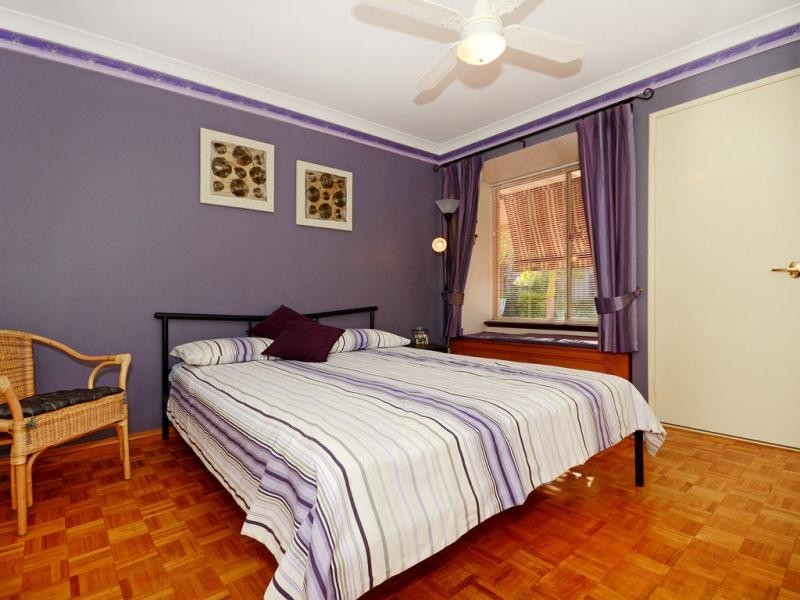 8 Greenoak Place, Woodvale WA 6026