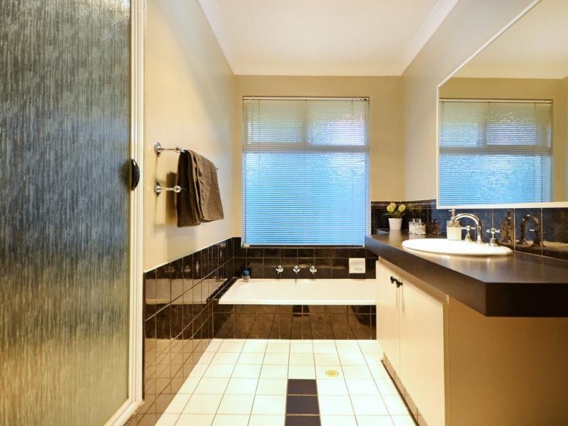 8 Greenoak Place, Woodvale WA 6026