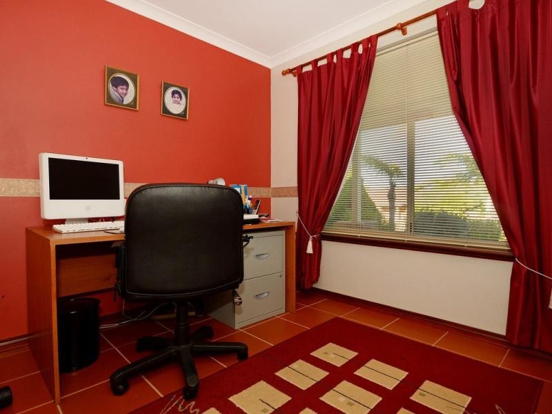 8 Greenoak Place, Woodvale WA 6026