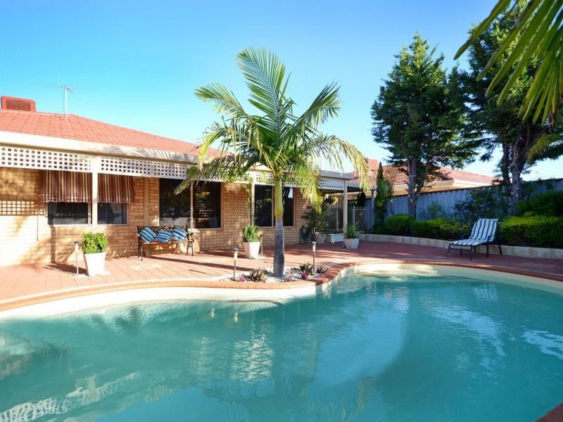 8 Greenoak Place, Woodvale WA 6026