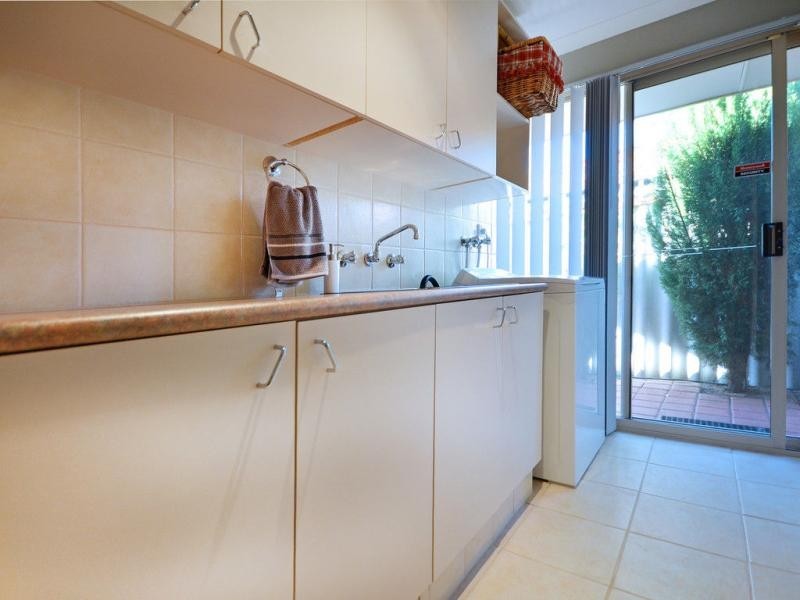 8 Greenoak Place, Woodvale WA 6026