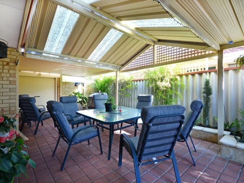 8 Greenoak Place, Woodvale WA 6026