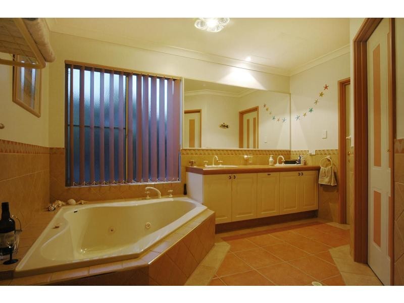 2 Latifa Close, Ocean Reef WA 6027