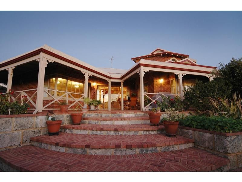 2 Latifa Close, Ocean Reef WA 6027