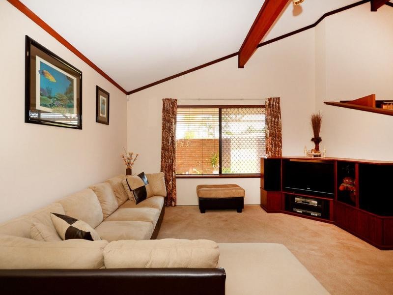 21 Comstock Way, Woodvale WA 6026