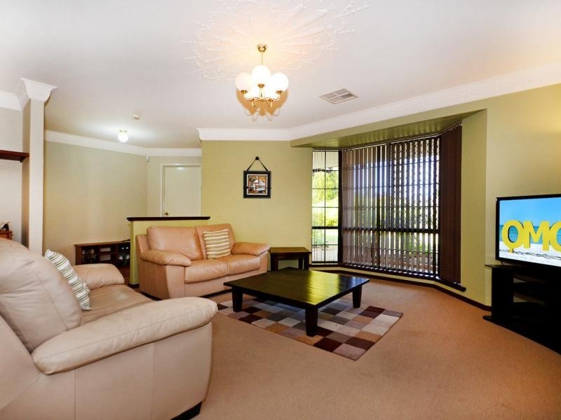33 Firwood Trail, Woodvale WA 6026