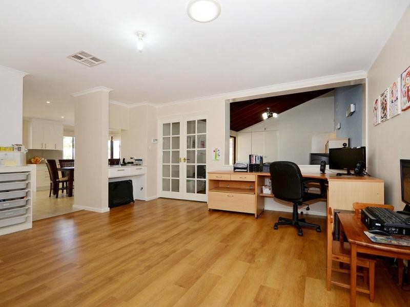 33 Firwood Trail, Woodvale WA 6026